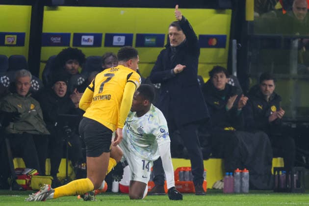 Dortmund, Deutschland 28. Januar 2026: Champions League - 2025 2026 - Borussia Dortmund vs. Inter Mailand Im Bild: v.li. im Zweikampf Jobe Bellingham (BVB und Ange-Yoan Bonny (Inter), daneben Trainer Niko Kovac (BVB) Signal Iduna Park Nordrhein Westfalen Copyright: xFotostandx xFantinix