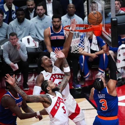 New York Knicks vs Toronto Raptors TORONTO, CANADA - JANUARY 28 : Josh Hart (3) of New York Knicks in action against Brandon Ingram (3) and Colin Murray-Boyles (12) of Toronto Raptors during the NBA, Basketball Herren, USA basketball game between New York Knicks and Toronto Raptors at the Scotiabank Arena on January 28, 2026 in Toronto, Ontario, Canada. Mert Alper Dervis Anadolu Ontario Canada. Editorial use only. Please get in touch for any other usage.  Copyright: x2026xAnadoluxMertxAlperxDervisx