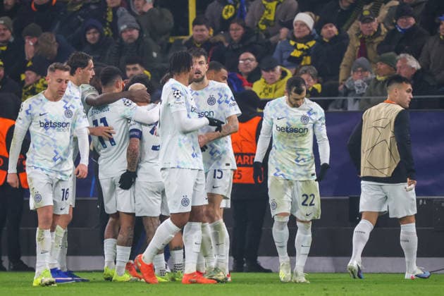 Dortmund, Deutschland 28. Januar 2026: Champions League - 2025 2026 - Borussia Dortmund vs. Inter Mailand Im Bild: Torschütze Federico Dimarco (Inter), verdeckt im Bild, macht das Tor zum 1:0 für Mailand und jubelt mit seinen Mannschaftskollegen Signal Iduna Park Nordrhein Westfalen Copyright: xFotostandx xFantinix