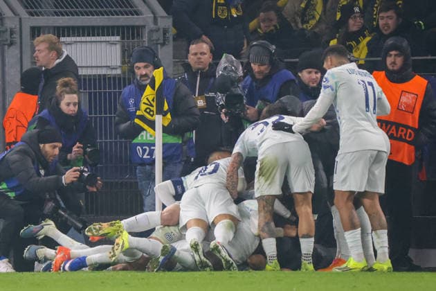 Dortmund, Deutschland 28. Januar 2026: Champions League - 2025 2026 - Borussia Dortmund vs. Inter Mailand Im Bild: Torschütze Andy Diouf (Inter), verdeckt im Bild, macht das Tor zum 2:0 für Inter Mailand und jubelt mit seinen Mannschaftskollegen Signal Iduna Park Nordrhein Westfalen Copyright: xFotostandx xFantinix