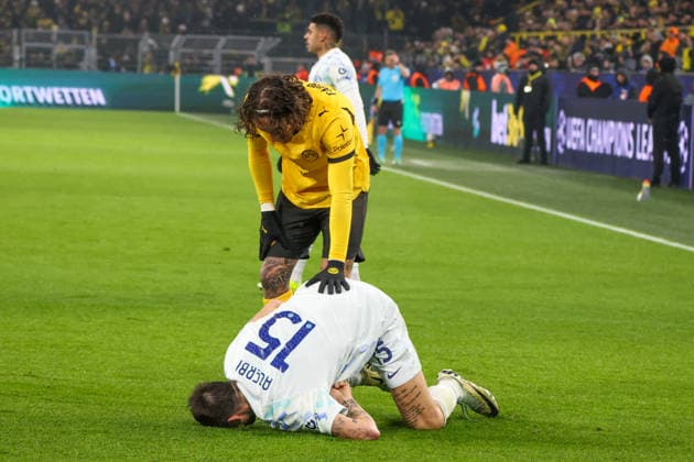 Dortmund, Deutschland 28. Januar 2026: Champions League - 2025 2026 - Borussia Dortmund vs. Inter Mailand Im Bild: v.li. Francesco Acerbi (Inter) verletzt sich im Zweikampf mit Fabio Silva (BVB) Signal Iduna Park Nordrhein Westfalen Copyright: xFotostandx xFantinix