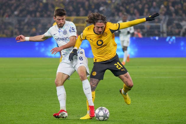 Dortmund, Deutschland 28. Januar 2026: Champions League - 2025 2026 - Borussia Dortmund vs. Inter Mailand Im Bild: v.li. im Zweikampf Petar Sucic (Inter) und Fabio Silva (BVB) Signal Iduna Park Nordrhein Westfalen Copyright: xFotostandx xFantinix