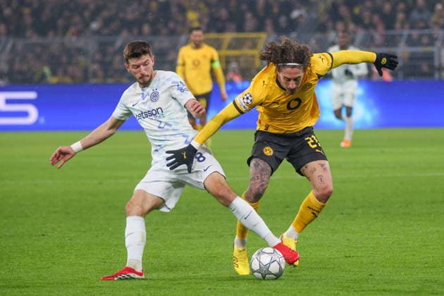 Dortmund, Deutschland 28. Januar 2026: Champions League - 2025 2026 - Borussia Dortmund vs. Inter Mailand Im Bild: v.li. im Zweikampf Petar Sucic (Inter) und Fabio Silva (BVB) Signal Iduna Park Nordrhein Westfalen Copyright: xFotostandx xFantinix