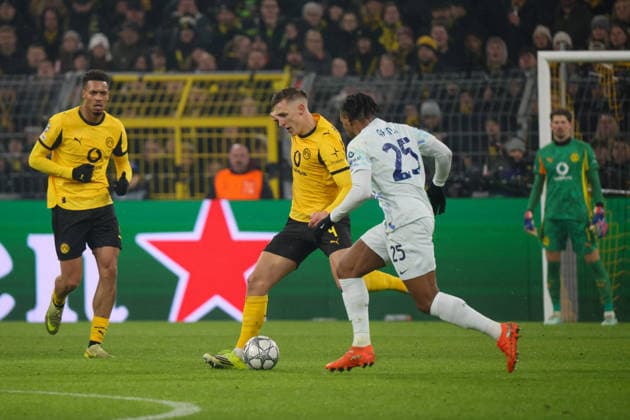 Dortmund, Deutschland 28. Januar 2026: Champions League - 2025 2026 - Borussia Dortmund vs. Inter Mailand Im Bild: v.li. Felix Nmecha (BVB), Nico Schlotterbeck (BVB) und Manuel Akanji (Inter) Signal Iduna Park Nordrhein Westfalen Copyright: xFotostandx xFantinix