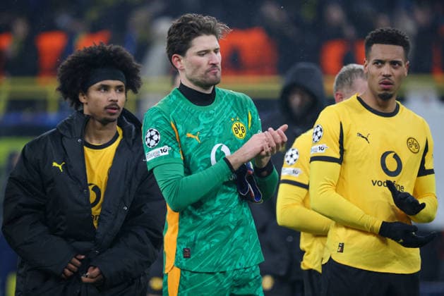 Dortmund, Deutschland 28. Januar 2026: Champions League - 2025 2026 - Borussia Dortmund vs. Inter Mailand Im Bild: v.li. Karim Adeyemi (BVB), Torhüter Gregor Kobel (BVB) und Felix Nmecha (BVB) enttäuscht nach der Niederlage gegen Inter Mailand Signal Iduna Park Nordrhein Westfalen Copyright: xFotostandx xFantinix