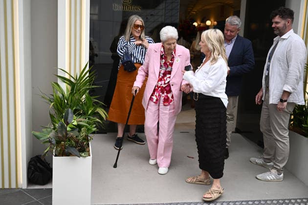 TENNIS AUSTRALIAN OPEN, Olympian Dawn Fraser (2nd left) arrives to pose for a photo at a hospitality marquee during Day 12 of the 2026 Australian Open tennis tournament at Melbourne Park in Melbourne, Thursday, January 29, 2026. ( NO ARCHIVING MELBOURNE VICTORIA AUSTRALIA  Copyright: xJOELxCARRETTx 20260129139260713251