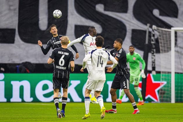 28.01.2026, xovx, Fußball UEFA Champions-League, Eintracht Frankfurt - Tottenham Hotspur v.l. Robin Koch (Eintracht Frankfurt), Oscar Hojlund (Eintracht Frankfurt), Randal Kolo Muani (Tottenham Hotspur), Archie Gray (Tottenham Hotspur), Aurele Amenda (Eintracht Frankfurt) (DFL DFB REGULATIONS PROHIBIT ANY USE OF PHOTOGRAPHS as IMAGE SEQUENCES and or QUASI-VIDEO) emspor Frankfurt am Main