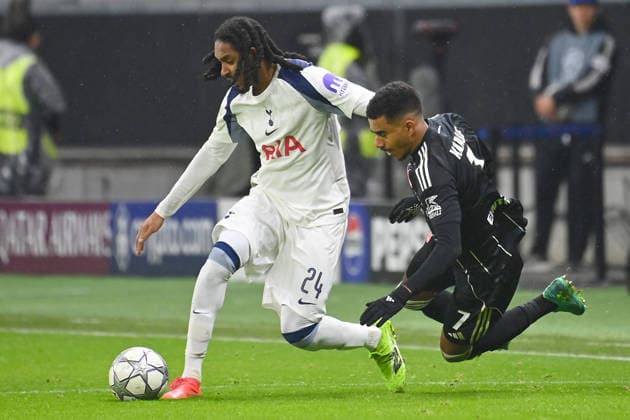 Djed SPENCE (Tottenham), Aktion,Zweikampf gegen Ansgar KNAUFF (Eintracht Frankfurt). Fussball Champions League,Saison 2025 26, Ligaphase Eintracht Frankfurt - Tottenham Hotspur 0-2 am 28.01.2026, D E U T S C H E B A N K P A R K