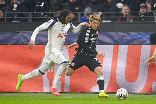 Ritsu DOAN (Eintracht Frankfurt), Aktion,Zweikampf gegen Djed SPENCE (Tottenham). Fussball Champions League,Saison 2025 26, Ligaphase Eintracht Frankfurt - Tottenham Hotspur 0-2 am 28.01.2026, D E U T S C H E B A N K P A R K