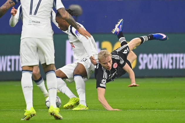 Destiny UDOGIE (Tottenham), Aktion,Zweikampf gegen Oscar HOEJLUND (Eintracht Frankfurt). Fussball Champions League,Saison 2025 26, Ligaphase Eintracht Frankfurt - Tottenham Hotspur 0-2 am 28.01.2026, D E U T S C H E B A N K P A R K