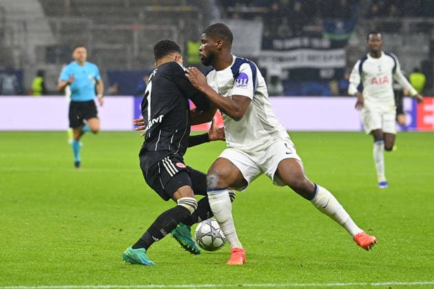 Ansgar KNAUFF (Eintracht Frankfurt), Aktion,Zweikampf gegen Kevin DANSO (Tottenham). Fussball Champions League,Saison 2025 26, Ligaphase Eintracht Frankfurt - Tottenham Hotspur 0-2 am 28.01.2026, D E U T S C H E B A N K P A R K