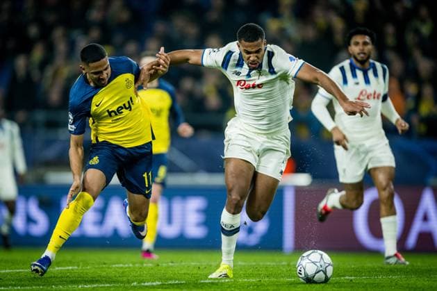Union s Guilherme Smith and Atalanta s Isak Hien fight for the ball during a soccer game between Belgian Royale Union Saint-Gilloise and Italian Atalanta Bergamo, on Wednesday 28 January 2026 in Brussels, on the eight day of the League phase of the UEFA Champions League tournament. JASPERxJACOBS  x159495469x