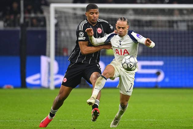 Aurele AMENDA (Eintracht Frankfurt), Aktion,Zweikampf gegen Xavi SIMONS (Tottenham). Fussball Champions League,Saison 2025 26, Ligaphase Eintracht Frankfurt - Tottenham Hotspur 0-2 am 28.01.2026, D E U T S C H E B A N K P A R K