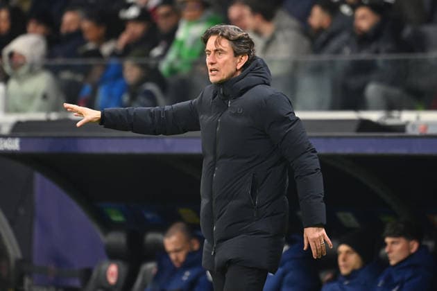 Thomas FRANK (Trainer Tottenham), Gestik,gibt Anweisungen, Einzelbild,angeschnittenes Einzelmotiv,Halbfigur,halbe Figur. Fussball Champions League,Saison 2025 26, Ligaphase Eintracht Frankfurt - Tottenham Hotspur 0-2 am 28.01.2026, D E U T S C H E B A N K P A R K