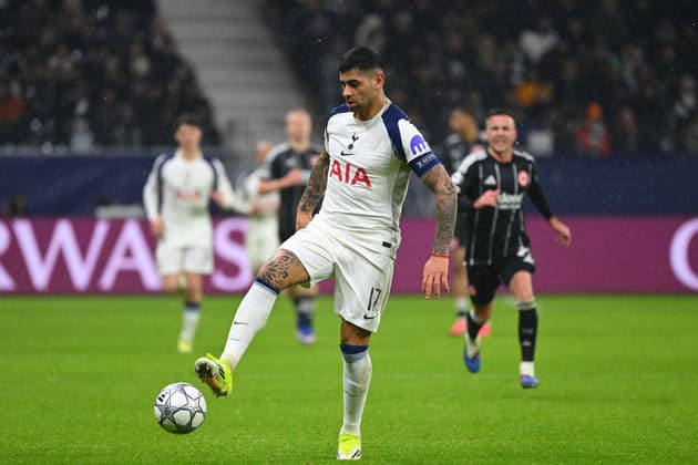 Cristian ROMERO (Tottenham), Aktion,Einzelaktion,Einzelbild,Freisteller, Ganzkoerperaufnahme,ganze Figur. Fussball Champions League,Saison 2025 26, Ligaphase Eintracht Frankfurt - Tottenham Hotspur 0-2 am 28.01.2026, D E U T S C H E B A N K P A R K