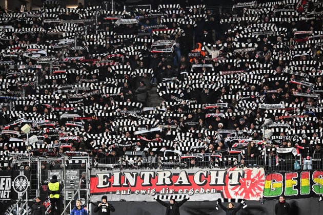28.01.2026, xsltx, Fussball UEFA Champions League, Eintracht Frankfurt - Tottenham Hotspur v.l. Fans Eintracht Frankfurt, Stimmung, Schals, (DFL DFB REGULATIONS PROHIBIT ANY USE OF PHOTOGRAPHS as IMAGE SEQUENCES and or QUASI-VIDEO) Frankfurt am Main