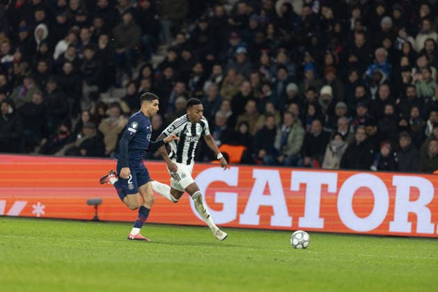 Paris Saint-Germain v Newcastle United FC - UEFA Champions League 2025 26 League Phase MD8 Achraf Hakimi of Paris Saint-Germain and Joe Willock of Newcastle United participate in the UEFA Champions League - League phase, Matchday 8 football match between Paris Saint-Germain and Newcastle United FC at the Parc des Princes stadium. Paris France  Copyright: xIbrahimxEzzatx originalFilename:ezzat-notitle260128_npXQa.jpg