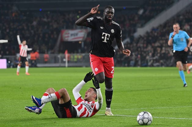 28.01.2026, xjrdrx, Fussball UEFA Champions League, PSV Eindhoven - FC Bayern Muenchen v.l. Sergino Dest (PSV Eindhoven) Jonathan Tah (FC Bayern Muenchen) Zweikampf, Aktion, action, battle for the ball (DFL DFB REGULATIONS PROHIBIT ANY USE OF PHOTOGRAPHS as IMAGE SEQUENCES and or QUASI-VIDEO) Eindhoven