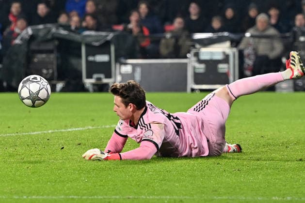 28.01.2026, xjrdrx, Fussball UEFA Champions League, PSV Eindhoven - FC Bayern Muenchen v.l. Jonas Urbig (FC Bayern Muenchen) (DFL DFB REGULATIONS PROHIBIT ANY USE OF PHOTOGRAPHS as IMAGE SEQUENCES and or QUASI-VIDEO) Eindhoven
