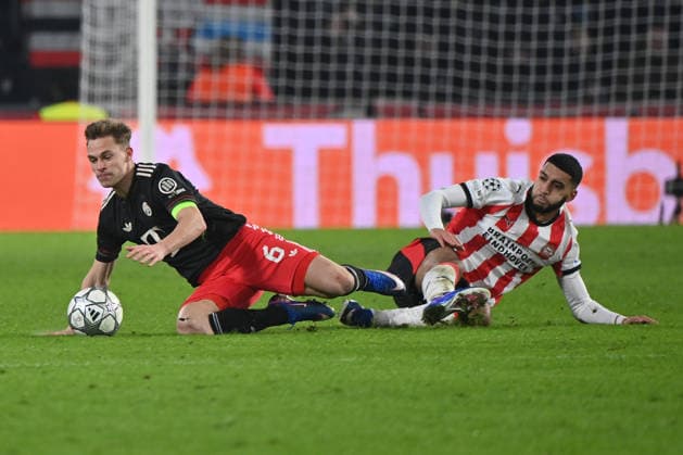 28.01.2026, xjrdrx, Fussball UEFA Champions League, PSV Eindhoven - FC Bayern Muenchen v.l. Joshua Kimmich (FC Bayern Muenchen) Ismael Saibari (PSV Eindhoven) Zweikampf, Aktion, action, battle for the ball (DFL DFB REGULATIONS PROHIBIT ANY USE OF PHOTOGRAPHS as IMAGE SEQUENCES and or QUASI-VIDEO) Eindhoven