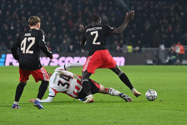 28.01.2026, xjrdrx, Fussball UEFA Champions League, PSV Eindhoven - FC Bayern Muenchen v.l. Dayot Upamecano (FC Bayern Muenchen) Ismael Saibari (PSV Eindhoven) Zweikampf, Aktion, action, battle for the ball (DFL DFB REGULATIONS PROHIBIT ANY USE OF PHOTOGRAPHS as IMAGE SEQUENCES and or QUASI-VIDEO) Eindhoven