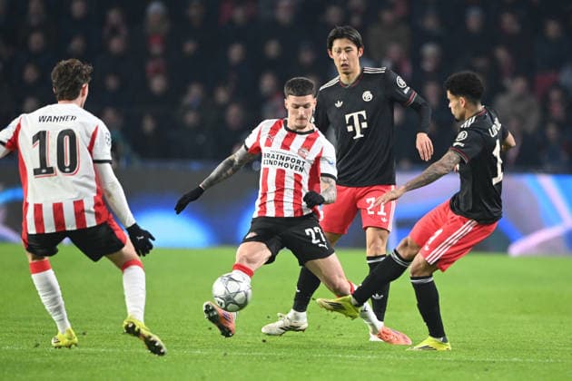 v.l. Paul WANNER (PSV), Dennis MAN (PSV), Hiroki ITO (M), LUIS DIAZ (M) Aktion, Zweikampf, PSV Eindhoven (PSV) - FC Bayern Muenchen (M) 1-2 Fussball Champions League, 8. Spieltag, matchday8, am 28.01.2026 im Philips-Stadion Eindhoven Niederlande. UEFA regulations prohibit any use of photographs as image sequences and or quasi-video Â
