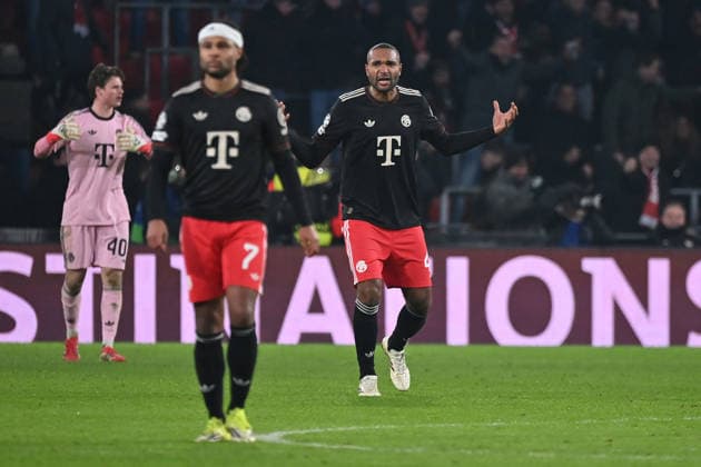 28.01.2026, xjrdrx, Fussball UEFA Champions League, PSV Eindhoven - FC Bayern Muenchen v.l. Jonathan Tah (FC Bayern Muenchen) gibt Anweisungen, gestikuliert, mit den Armen gestikulieren gives instructions, gesticulate (DFL DFB REGULATIONS PROHIBIT ANY USE OF PHOTOGRAPHS as IMAGE SEQUENCES and or QUASI-VIDEO) Eindhoven