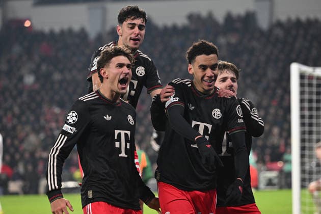 28.01.2026, xjrdrx, Fussball UEFA Champions League, PSV Eindhoven - FC Bayern Muenchen v.l. Torjubel nach dem Tor zum celebrating the goal celebrate 0:1 durch Jamal Musiala (FC Bayern Muenchen) (DFL DFB REGULATIONS PROHIBIT ANY USE OF PHOTOGRAPHS as IMAGE SEQUENCES and or QUASI-VIDEO) Eindhoven