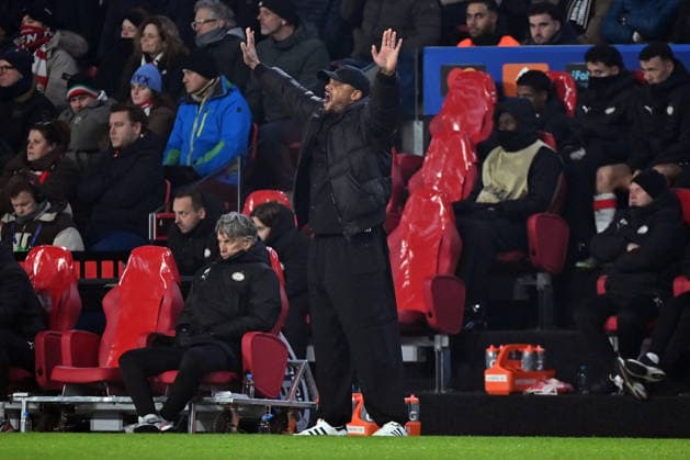 28.01.2026, xjrdrx, Fussball UEFA Champions League, PSV Eindhoven - FC Bayern Muenchen v.l. Trainer head coach Vincent Kompany (FC Bayern Muenchen) (DFL DFB REGULATIONS PROHIBIT ANY USE OF PHOTOGRAPHS as IMAGE SEQUENCES and or QUASI-VIDEO) Eindhoven