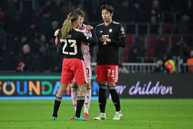 28.01.2026, xjrdrx, Fussball UEFA Champions League, PSV Eindhoven - FC Bayern Muenchen v.l. Jubel, Freude über den Sieg Sacha Boey (FC Bayern Muenchen) Jonas Urbig (FC Bayern Muenchen) Hiroki Ito (FC Bayern Muenchen) (DFL DFB REGULATIONS PROHIBIT ANY USE OF PHOTOGRAPHS as IMAGE SEQUENCES and or QUASI-VIDEO) Eindhoven
