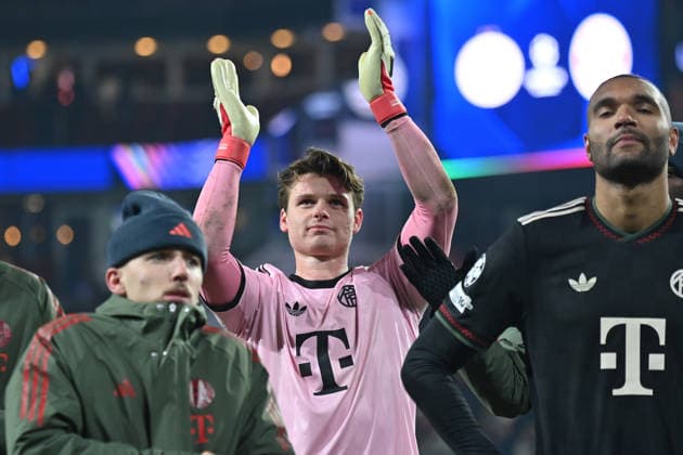 28.01.2026, xjrdrx, Fussball UEFA Champions League, PSV Eindhoven - FC Bayern Muenchen v.l. Jonas Urbig (FC Bayern Muenchen) Jubel, Freude über den Sieg (DFL DFB REGULATIONS PROHIBIT ANY USE OF PHOTOGRAPHS as IMAGE SEQUENCES and or QUASI-VIDEO) Eindhoven