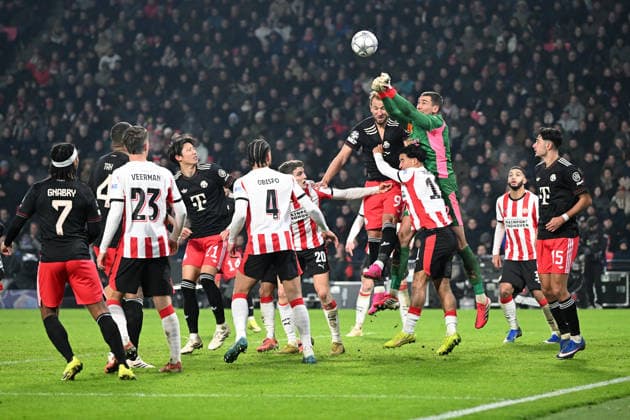 28.01.2026, xjrdrx, Fussball UEFA Champions League, PSV Eindhoven - FC Bayern Muenchen v.l. Harry Kane (FC Bayern Muenchen) Matej Kovar (PSV Eindhoven) Zweikampf, Aktion, action, battle for the ball (DFL DFB REGULATIONS PROHIBIT ANY USE OF PHOTOGRAPHS as IMAGE SEQUENCES and or QUASI-VIDEO) Eindhoven