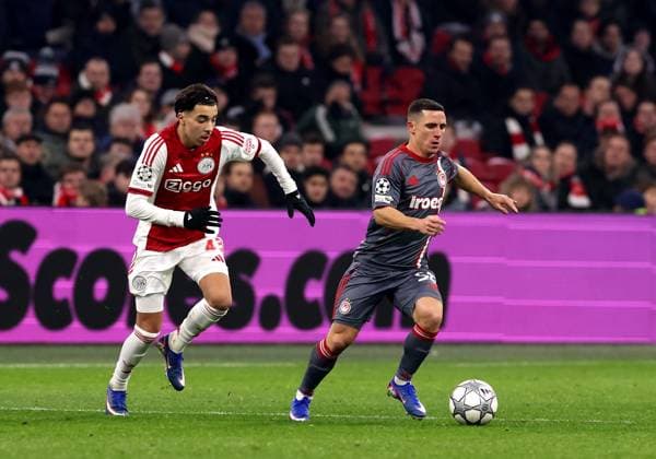 Daniel Podence of Olympiakos Piraeus with Rayane Bounida of AFC Ajax during the match AFC Ajax Amsterdam vs Olympiacos Piraues at the Johan Cruijff ArenA for the UEFA Champions League season 2025-2026 in AMSTERDAM, Netherlands on 28 january 2026 (Photo by Peter Lous EYE4IMAGES) -