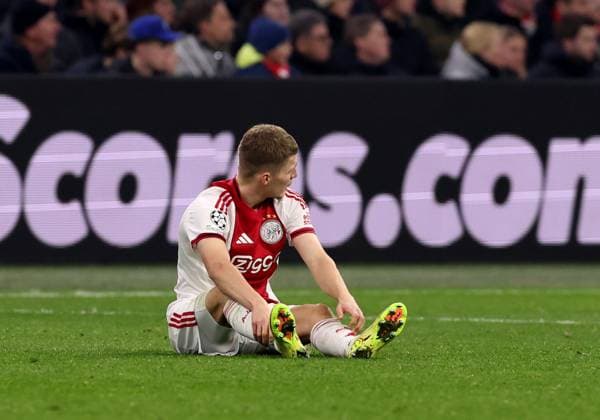 Anton Gaaei of AFC Ajax injured during the match AFC Ajax Amsterdam vs Olympiacos Piraues at the Johan Cruijff ArenA for the UEFA Champions League season 2025-2026 in AMSTERDAM, Netherlands on 28 january 2026 (Photo by Peter Lous EYE4IMAGES) -