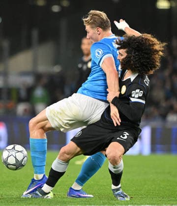 (260129) -- NAPLES, Jan. 29, 2026 -- Napoli s Rasmus Hojlund (L) vies with Chelsea s Marc Cucurella during the UEFA Champions League football match between Napoli and Chelsea in Naples, Italy, Jan. 28, 2025. (Photo by Xinhua) (SP)ITALY-NAPLES-FOOTBALL-UEFA CHAMPIONS LEAGUE-NAPOLI VS CHELSEA AlbertoxLingria 