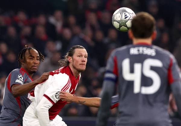 Wout Weghorst of AFC Ajax with Bruno Onyemaechi of Olympiakos Piraeus during the match AFC Ajax Amsterdam vs Olympiacos Piraues at the Johan Cruijff ArenA for the UEFA Champions League season 2025-2026 in AMSTERDAM, Netherlands on 28 january 2026 (Photo by Peter Lous EYE4IMAGES) -