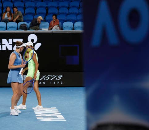 (260129) -- MELBOURNE, Jan. 29, 2026 -- Zhang Shuai (R) Elise Mertens communicate during the women s doubles semifinal match between Zhang Shuai (China) Elise Mertens (Belgium) and Shibahara Ena (Japan) Vera Zvonareva (Russia) at the Australian Open tennis tournament in Melbourne, Australia, Jan. 29, 2026. ) (SP)AUSTRALIA-MELBOURNE-TENNIS-AUSTRALIAN OPEN-WOMEN S DOUBLES-SEMIFINALS MaxPing 