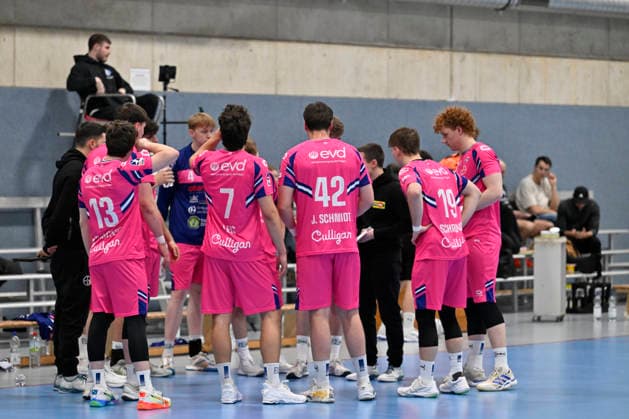 GER, 1.HBL, BHC06, Testspiel, BHC06 gegen TSV Bayer Dormagen 29.01.2026, Solingen ,BHC Leistungszentrum, GER, 1.Liqui Moly HBL, Testspiel BHC06 gegen TSV Bayer Dormagen 1.Liqui Moly HBL regulations prohibit any use of photographs as image sequences and or quasi-video im Bild stellt Trainer Julian Brauer ( TSV Bayer Dormagen) die Mannschaft neu ein.