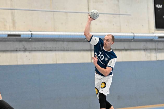 GER, 1.HBL, BHC06, Testspiel, BHC06 gegen TSV Bayer Dormagen 29.01.2026, Solingen ,BHC Leistungszentrum, GER, 1.Liqui Moly HBL, Testspiel BHC06 gegen TSV Bayer Dormagen 1.Liqui Moly HBL regulations prohibit any use of photographs as image sequences and or quasi-video im Bild Fynn Hangstein ( Bergischer HC 10 ) beim Wurf.
