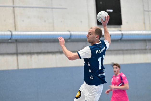GER, 1.HBL, BHC06, Testspiel, BHC06 gegen TSV Bayer Dormagen 29.01.2026, Solingen ,BHC Leistungszentrum, GER, 1.Liqui Moly HBL, Testspiel BHC06 gegen TSV Bayer Dormagen 1.Liqui Moly HBL regulations prohibit any use of photographs as image sequences and or quasi-video im Bild Fynn Hangstein ( Bergischer HC 10 ) am Kreis beim Wurf.