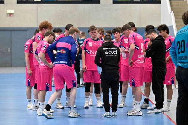 GER, 1.HBL, BHC06, Testspiel, BHC06 gegen TSV Bayer Dormagen 29.01.2026, Solingen ,BHC Leistungszentrum, GER, 1.Liqui Moly HBL, Testspiel BHC06 gegen TSV Bayer Dormagen 1.Liqui Moly HBL regulations prohibit any use of photographs as image sequences and or quasi-video im Bild Trainer Julian Brauer und die Mannschaft.