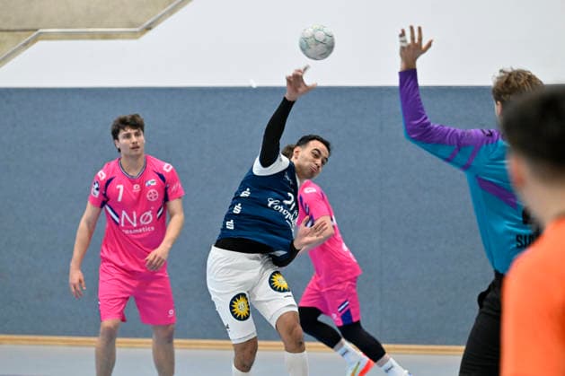 GER, 1.HBL, BHC06, Testspiel, BHC06 gegen TSV Bayer Dormagen 29.01.2026, Solingen ,BHC Leistungszentrum, GER, 1.Liqui Moly HBL, Testspiel BHC06 gegen TSV Bayer Dormagen 1.Liqui Moly HBL regulations prohibit any use of photographs as image sequences and or quasi-video im Bild Belal Ibrahim Massoud ( BHC 20 ) beim Wurf.