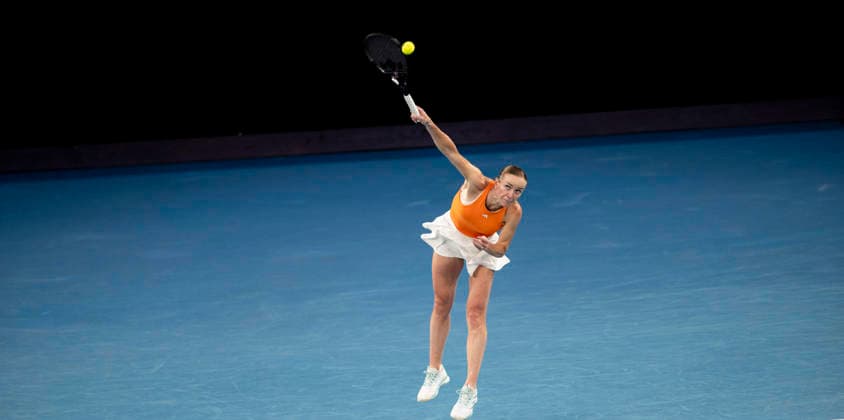 (260129) -- MELBOURNE, Jan. 29, 2026 -- Elina Svitolina serves during the women s singles semifinal match between Aryna Sabalenka of Belarus and Elina Svitolina of Ukraine at the Australian Open tennis tournament in Melbourne, Australia, Jan. 29, 2026. (Photo by Xinhua) (SP)AUSTRALIA-MELBOURNE-TENNIS-AUSTRALIAN OPEN-WOMEN S SINGLES-SEMIFINALS HuxJingchen 