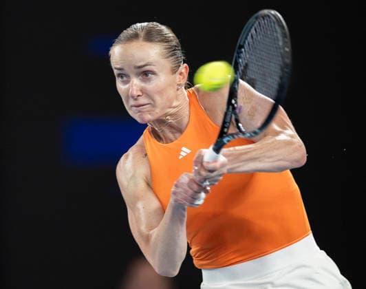 (260129) -- MELBOURNE, Jan. 29, 2026 -- Elina Svitolina hits a return during the women s singles semifinal match between Aryna Sabalenka of Belarus and Elina Svitolina of Ukraine at the Australian Open tennis tournament in Melbourne, Australia, Jan. 29, 2026. (Photo by Xinhua) (SP)AUSTRALIA-MELBOURNE-TENNIS-AUSTRALIAN OPEN-WOMEN S SINGLES-SEMIFINALS HuxJingchen 