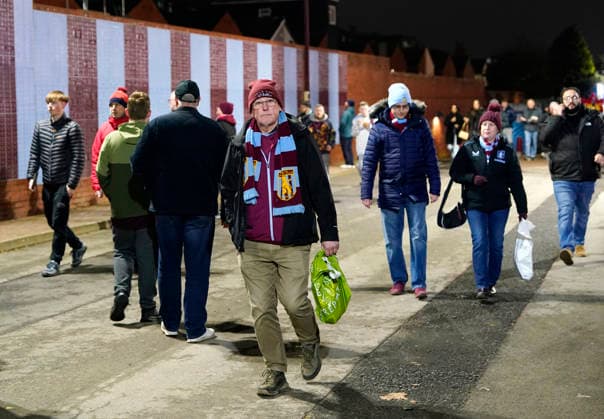 Birmingham, England, 29th January 2026. Fans arriving for the match before the Aston Villa vs FC Salzburg UEFA Europa League match at Villa Park, Birmingham. Picture credit should read: Andrew Yates Sportimage EDITORIAL USE ONLY. No use with unauthorised audio, video, data, fixture lists, club league logos or live services. Online in-match use limited to 120 images, no video emulation. No use in betting, games or single club league player publications. SPI_004_AY_Villa_Salzburg SPI-4490-0004
