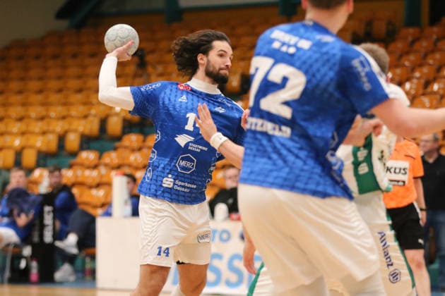 29.01.2026 Handball Herren 2025 2026 Testspiel Dessau-Roßlauer HV 06 - SC DHFK Leipzig Anhalt Arena Dessau Jakub Powarzynski (Dessau, 14, blau) bei einem Torwurf. Dessau-Roßlau Sachsen-Anhalt Deutschland
