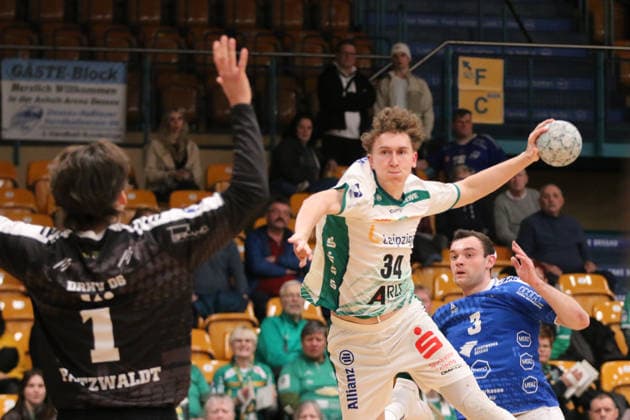 29.01.2026 Handball Herren 2025 2026 Testspiel Dessau-Roßlauer HV 06 - SC DHFK Leipzig Anhalt Arena Dessau Anton Voß (Leipzig, 34, weiß) bei einem Wurf. Dessau-Roßlau Sachsen-Anhalt Deutschland