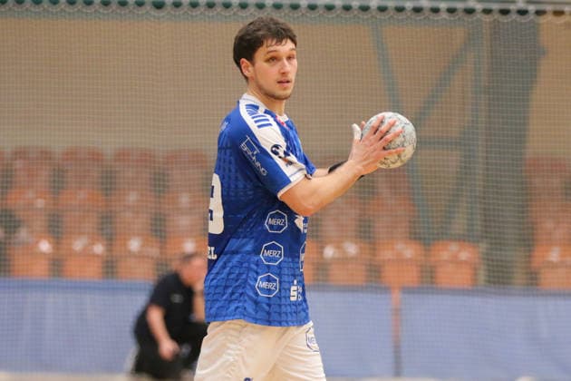 29.01.2026 Handball Herren 2025 2026 Testspiel Dessau-Roßlauer HV 06 - SC DHFK Leipzig Anhalt Arena Dessau Niklas Döbbel (Dessau, 69, blau) am Ball. Dessau-Roßlau Sachsen-Anhalt Deutschland