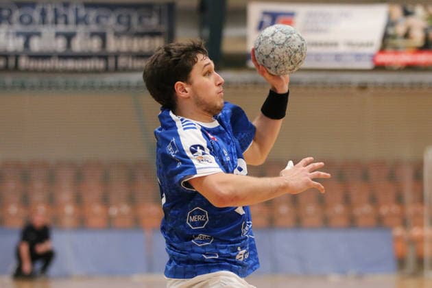 29.01.2026 Handball Herren 2025 2026 Testspiel Dessau-Roßlauer HV 06 - SC DHFK Leipzig Anhalt Arena Dessau Niklas Döbbel (Dessau, 69, blau) am Ball. Dessau-Roßlau Sachsen-Anhalt Deutschland