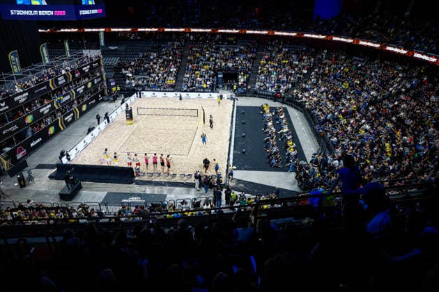 STOCKHOLM, SVERIGE 20260129 Finallagen presenteras inför finalen av beachvolleyboll-tävlingen Stockholm Beach 2026, en officiell deltävling i den internationella Queen & King of the Court-serien, i Avicii Arena i Stockholm. STOCKHOLM SVERIGE x60160x